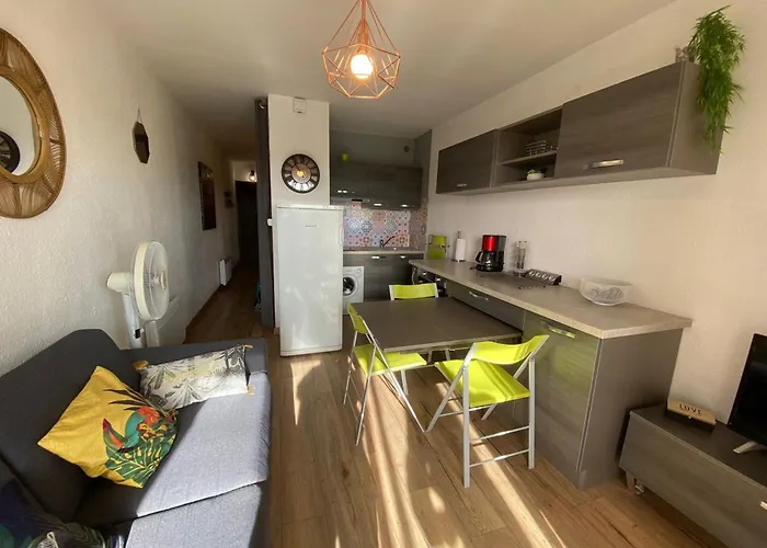 à Proche étang Et Thermes Avec Loggia Et Animaux Admis - Fr-1-503-89