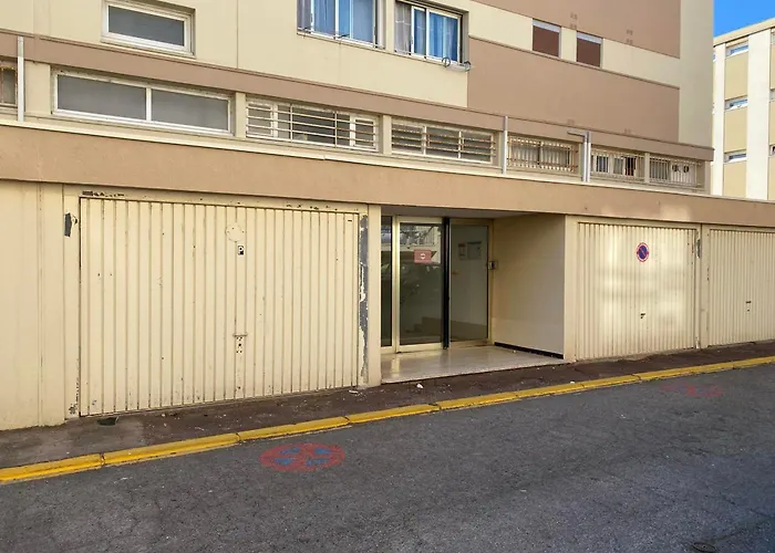 à Proche étang Et Thermes Avec Loggia Et Animaux Admis - Fr-1-503-89 *
