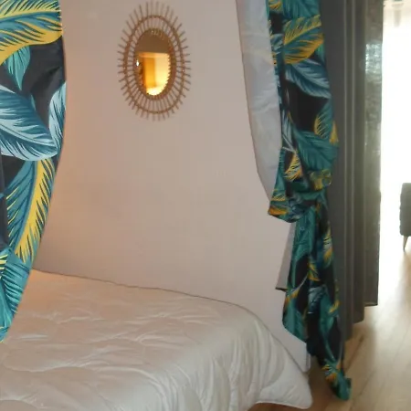 A Proche Etang Et Thermes Avec Loggia Et Animaux Admis - Fr-1-503-89